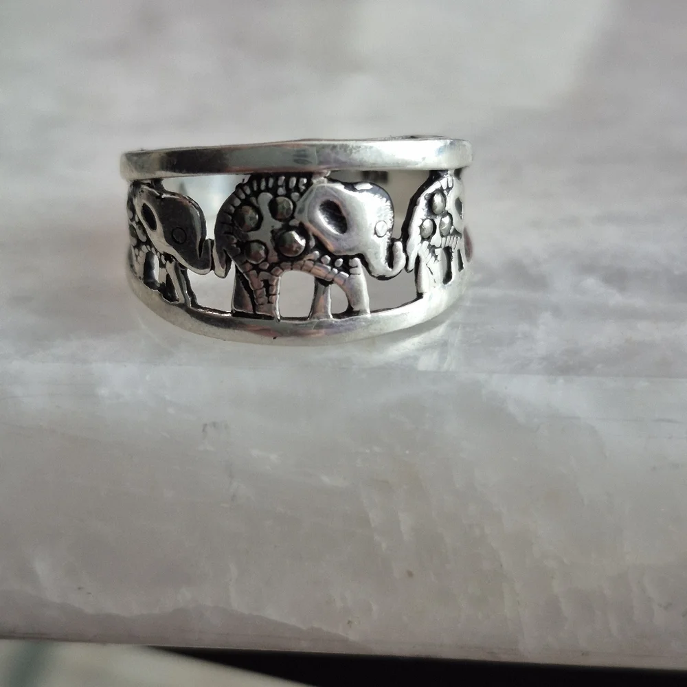 Silver Ring - Picture 3 of 4